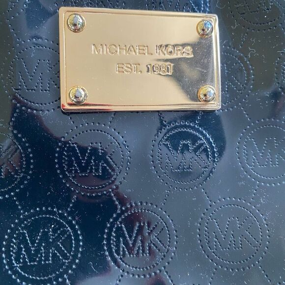 Michael Kors mini crossbody bag w/zipper closure black & gold 6”x4.5” - Picture 3 of 11